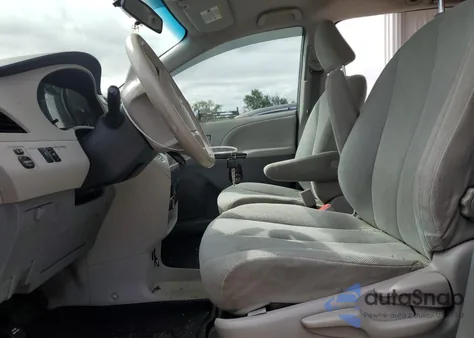 2013 Toyota Sienna z USA, uszkodzony, nr VIN 5TDZK3DC5DS386540